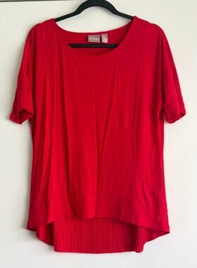 Chicos Pleated Back High Low Knit Top Red Short Sleeve Size 1 M Blouse Tunic
